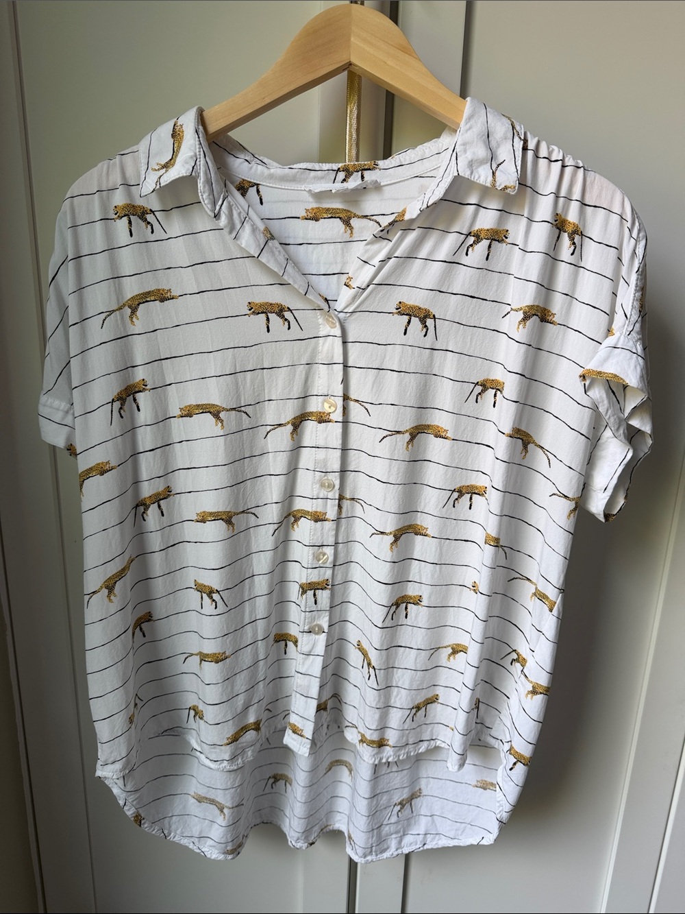 Womenโs short sleeve bottom down with Cheetahs